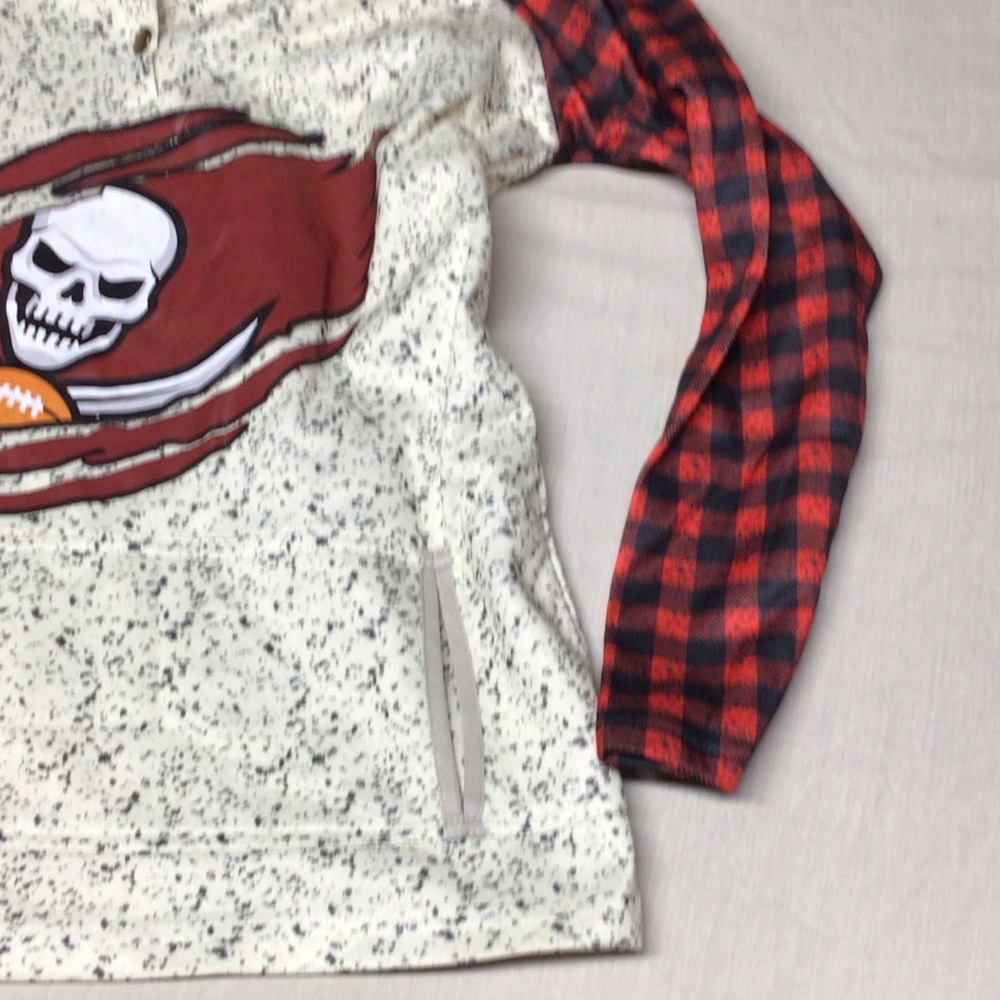Skull and Football Hoodie with Plaid Sleeves buccaneers - Picture 2 of 9
